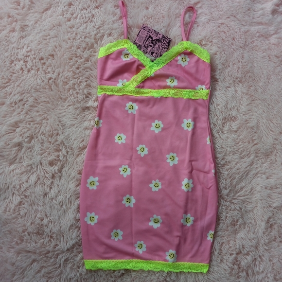Dolls Kill Dresses & Skirts - 💥 Dolls Kill sz Large flower smiley retro dress w/ neon accent lace NWT